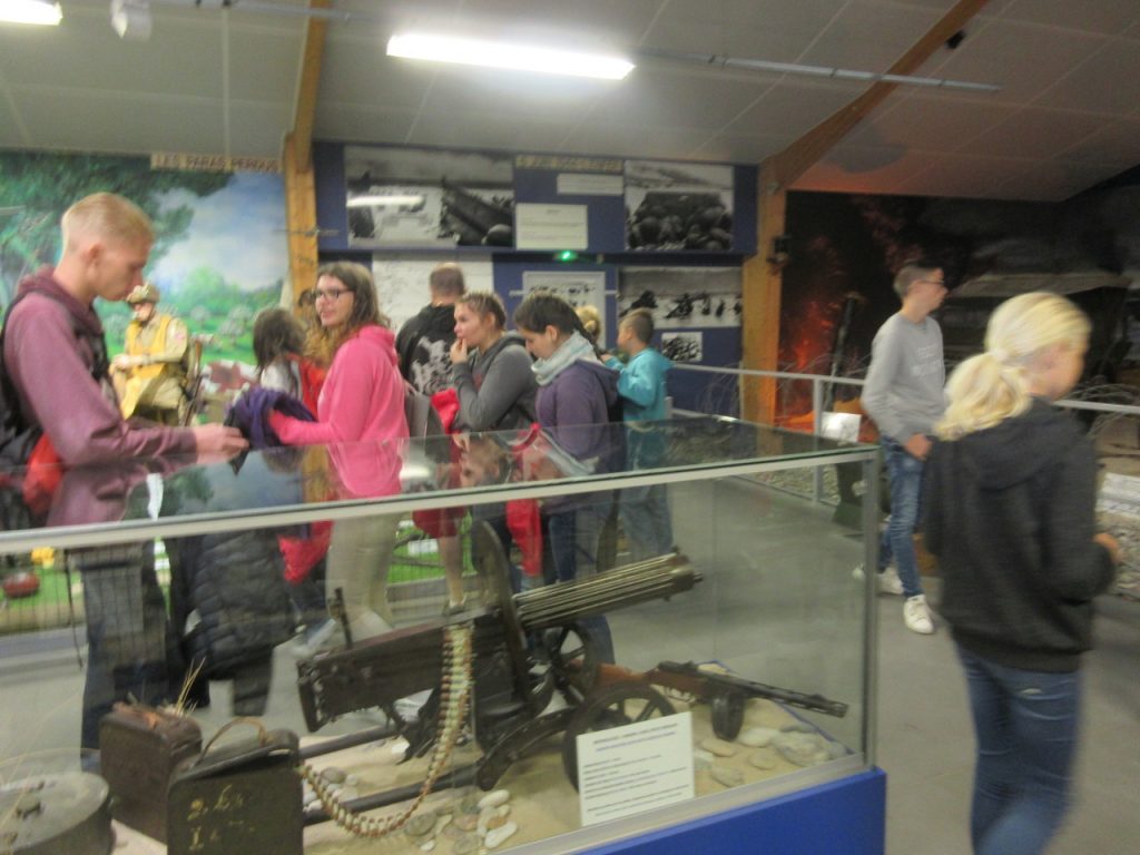 Le groupe au musée mémorial d'Omaha Beach.